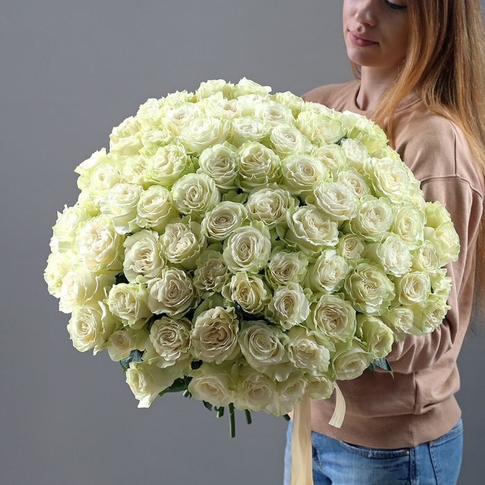 Белые розы 101шт. ― Мята